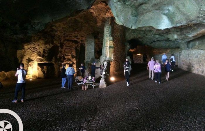 interior cueva hércules excursión sevilla tánger marruecos