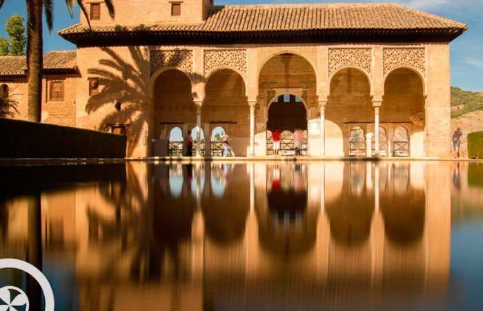 palacio portal alhambra excursión sevilla granada